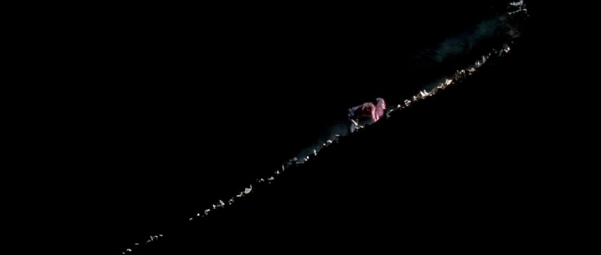 sarah survives the descent